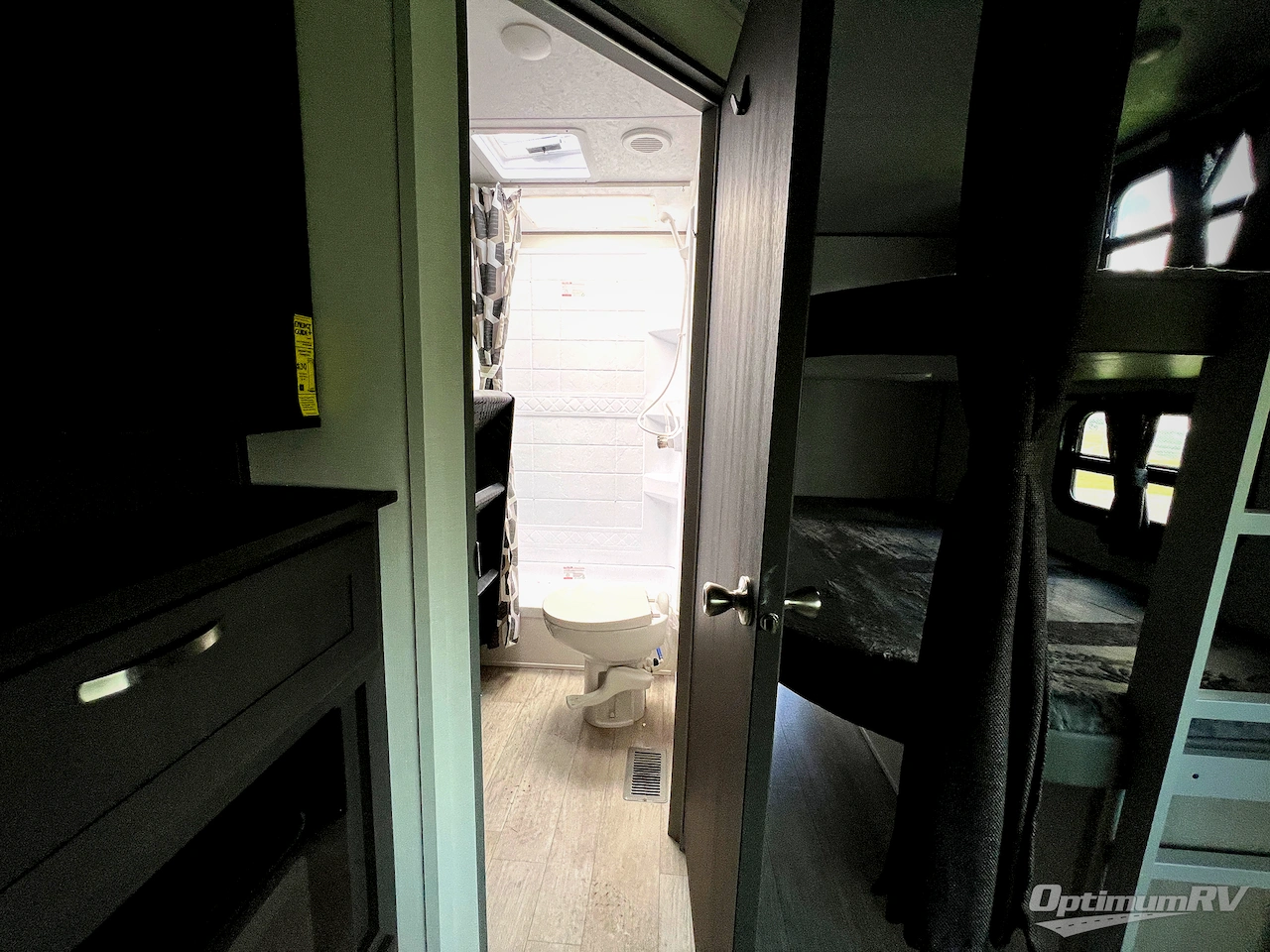 2027 Coachmen Catalina Legacy Edition 273DBHCK Photo 13
