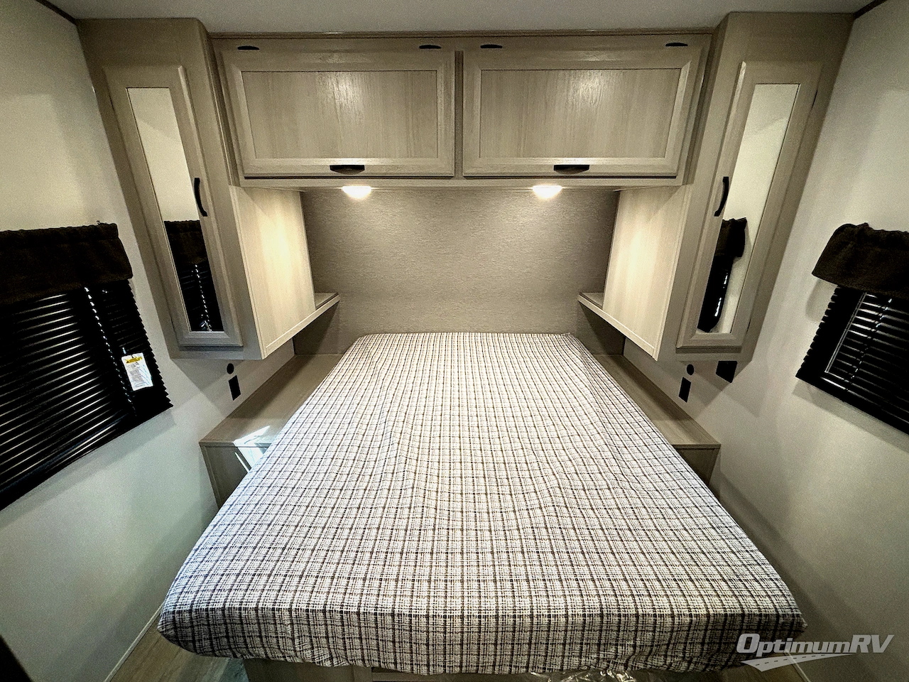 2027 Coachmen Catalina Legacy Edition 273DBHCK Photo 7