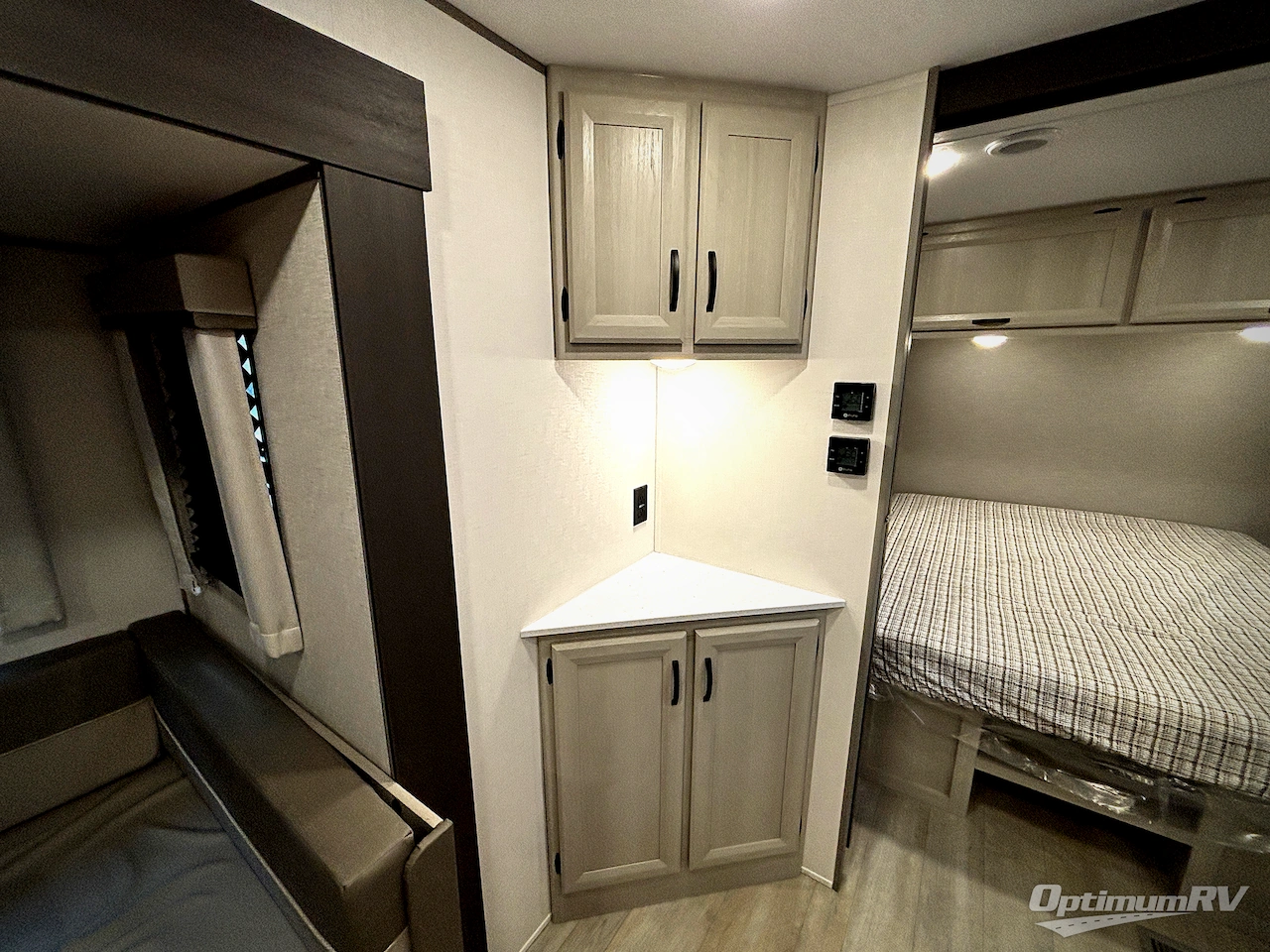 2027 Coachmen Catalina Legacy Edition 273DBHCK Photo 9
