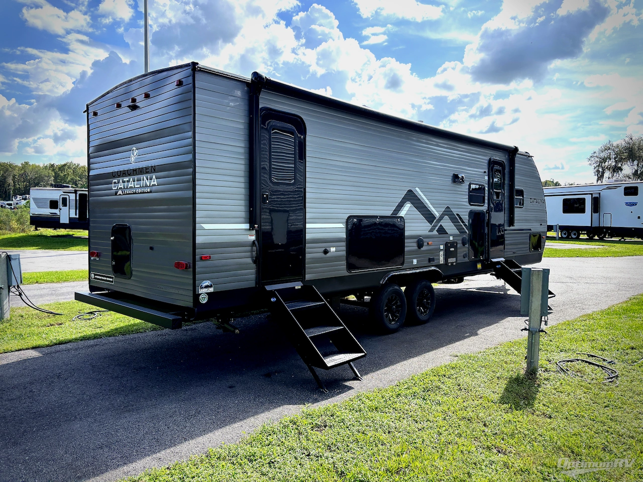 2027 Coachmen Catalina Legacy Edition 273DBHCK Photo 2
