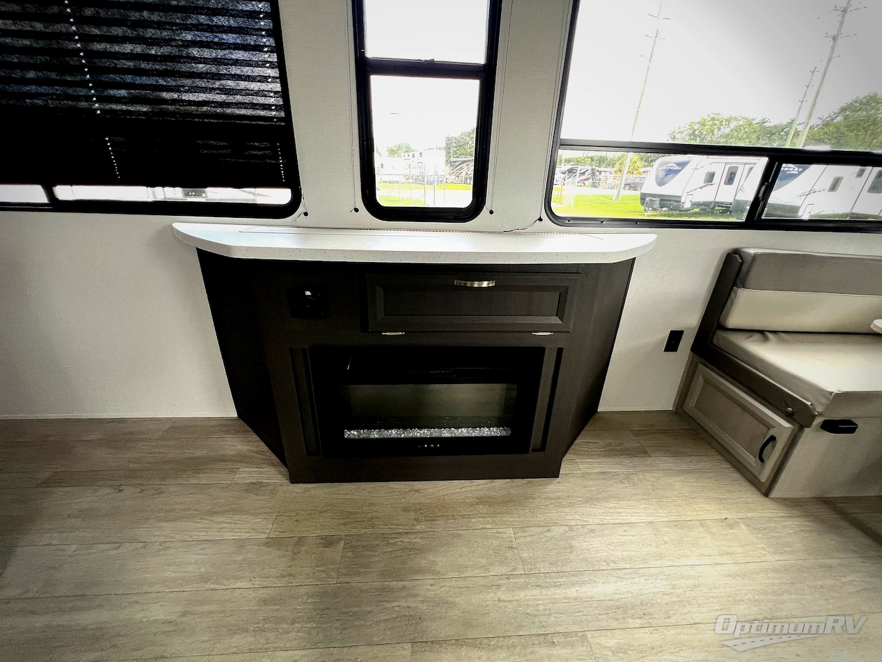 2027 Coachmen Catalina Legacy Edition 283RNR Photo 8