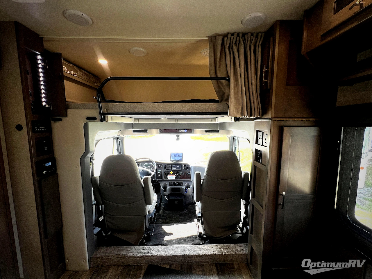 2022 Dynamax FORCE HD 34KD HD Photo 7