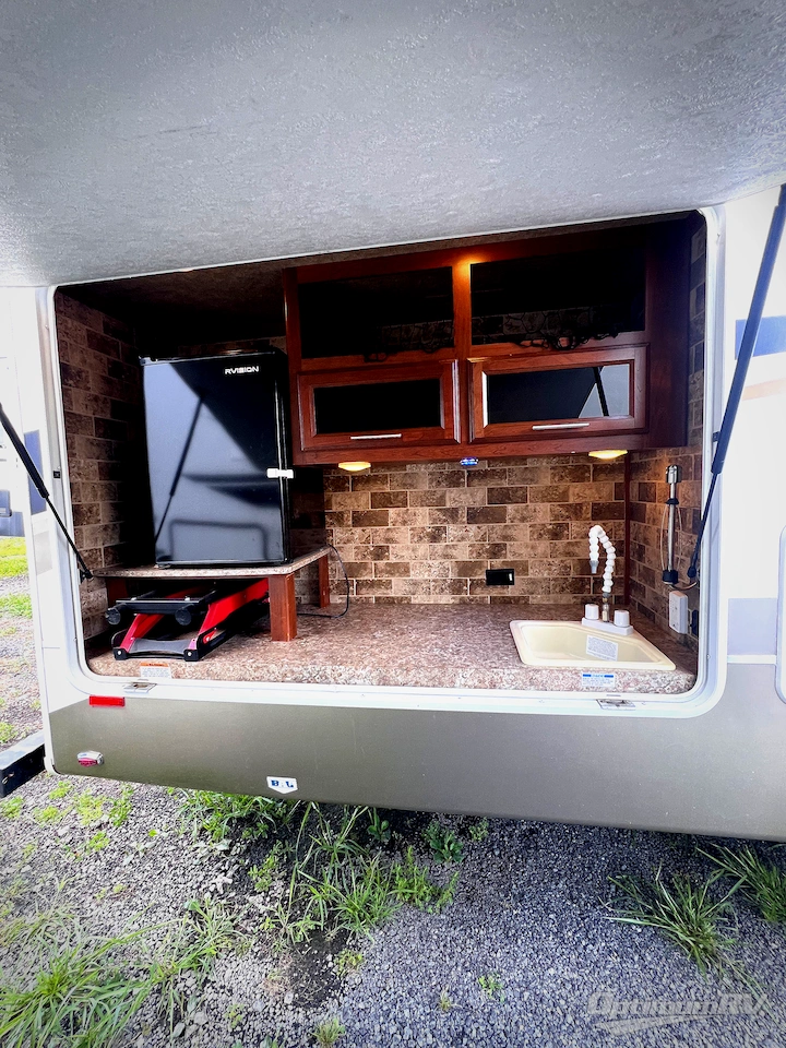 2016 Forest River Wildcat 312BHX Photo 4