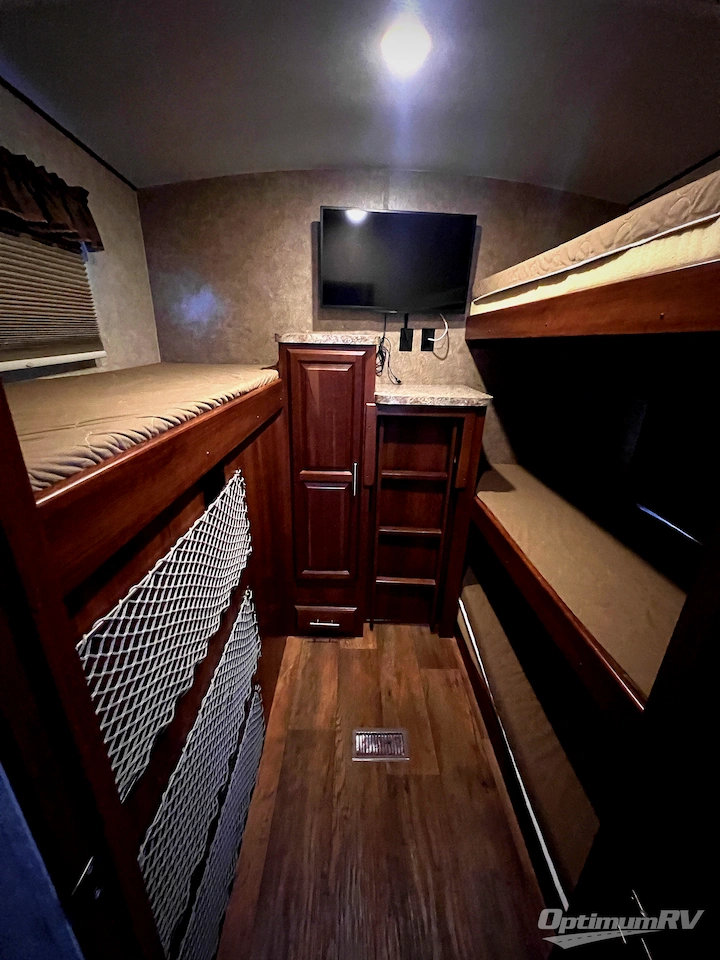 2016 Forest River Wildcat 312BHX Photo 10
