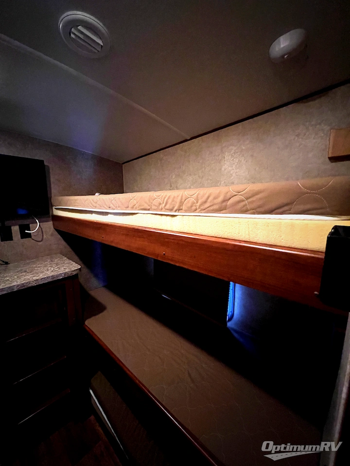 2016 Forest River Wildcat 312BHX Photo 12