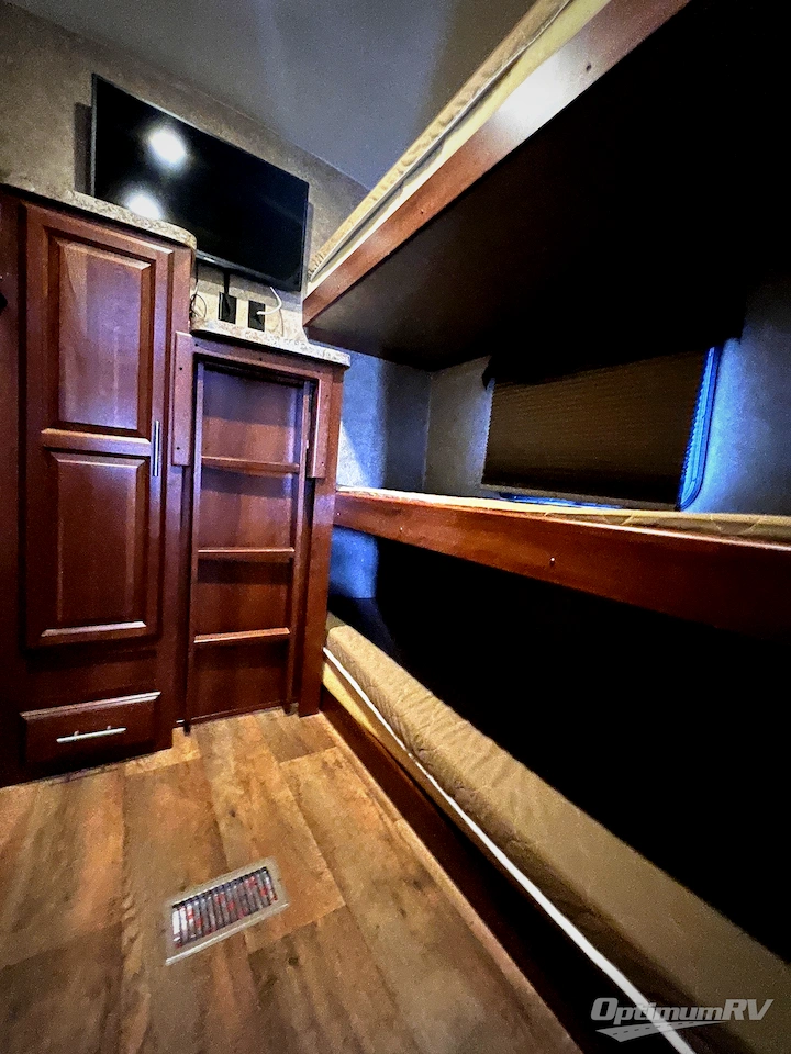 2016 Forest River Wildcat 312BHX Photo 13