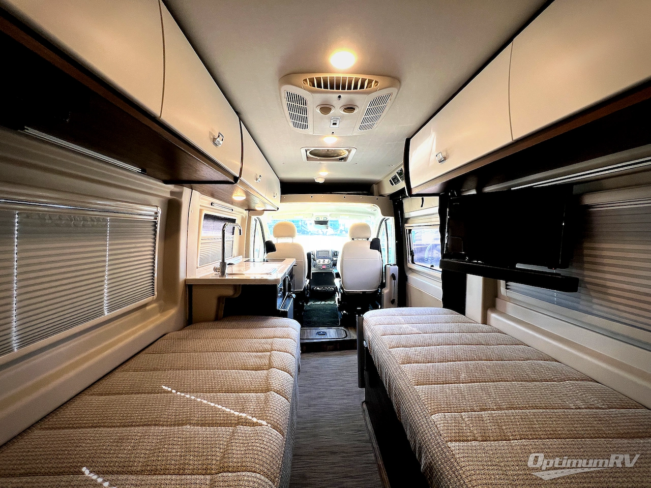 2022 Winnebago Travato 59KL Photo 5