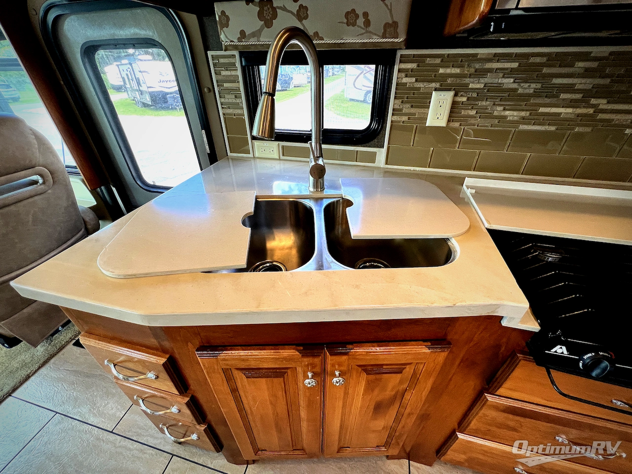 2016 Tiffin Allegro 31 SA Photo 12