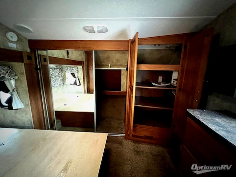 2011 Keystone Mountaineer 346LBQ RV Photo 3