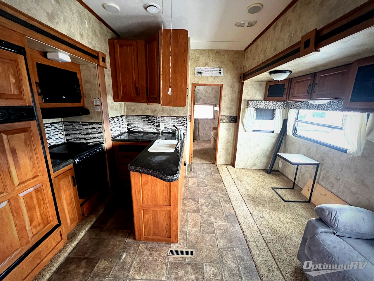 2011 Keystone Mountaineer 346LBQ Photo 4