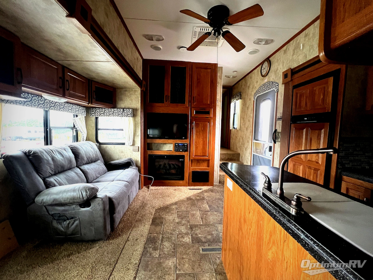2011 Keystone Mountaineer 346LBQ Photo 5