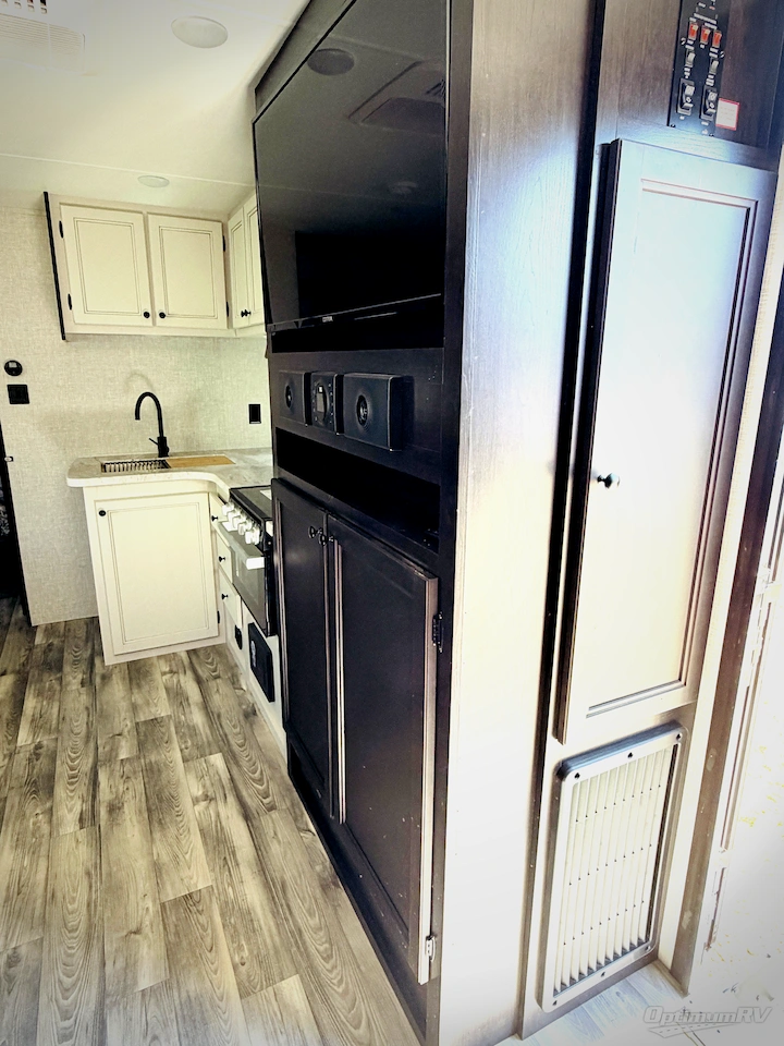 2023 Highland Ridge Range Lite 241BH Photo 11
