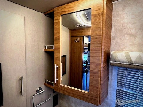 2018 Winnebago Navion 24D RV Photo 4