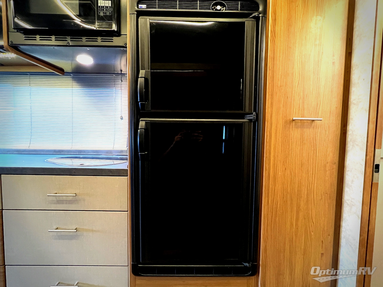 2018 Winnebago Navion 24D Photo 29