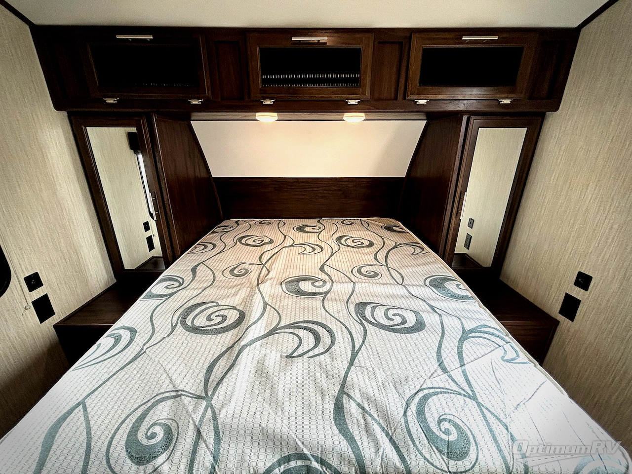 2020 Forest River Cherokee Alpha Wolf 23RD-L Photo 6