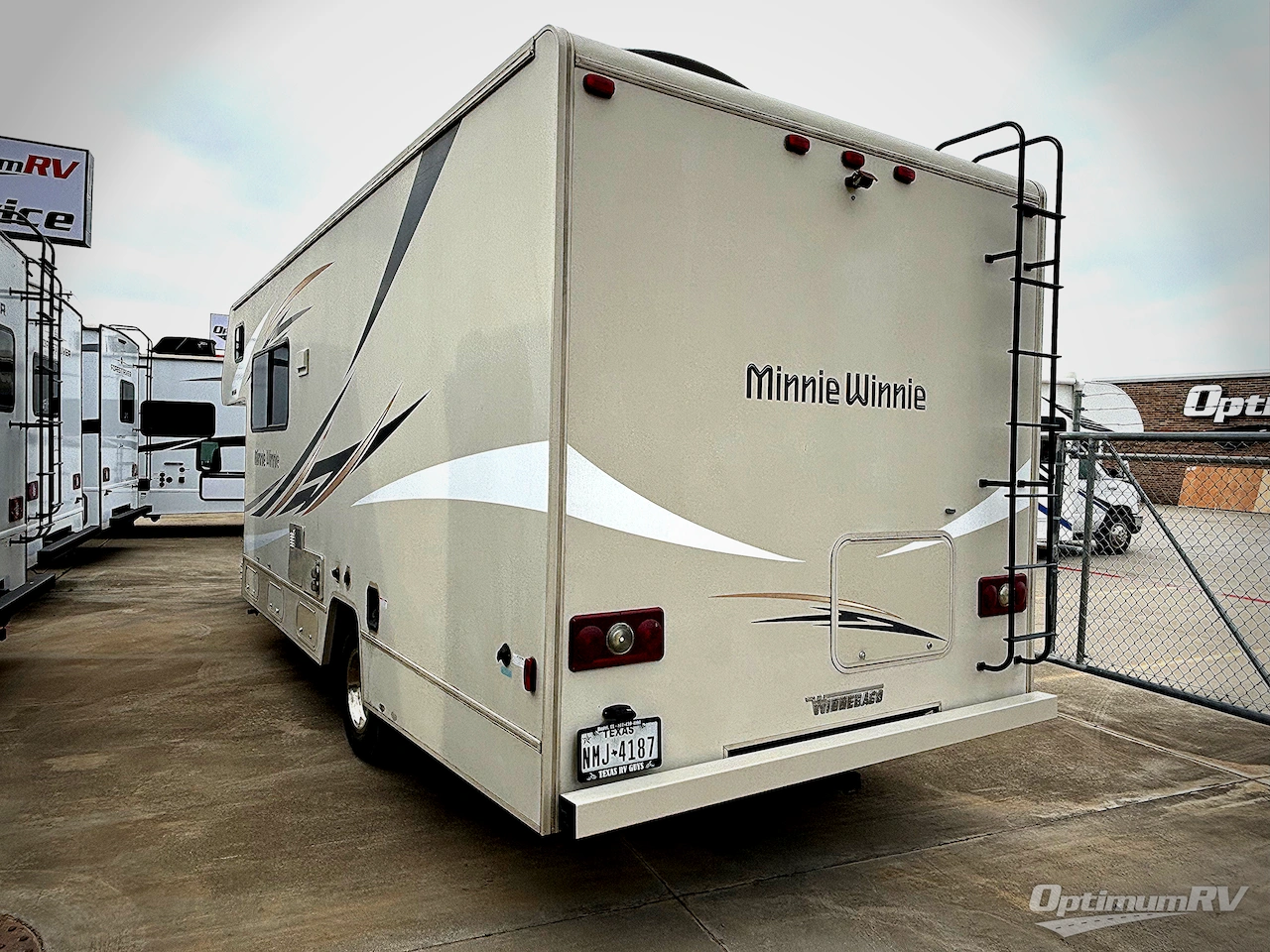2018 Winnebago Minnie Winnie M-25B FORD Photo 3