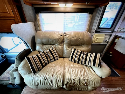 2006 Fleetwood Tioga 31M RV Photo 2
