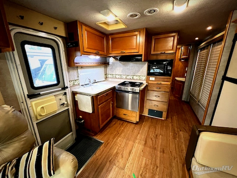 2006 Fleetwood Tioga 31M RV Photo 2