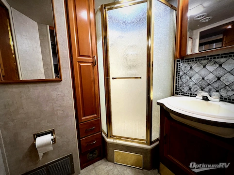 2006 Fleetwood Tioga 31M RV Photo 3