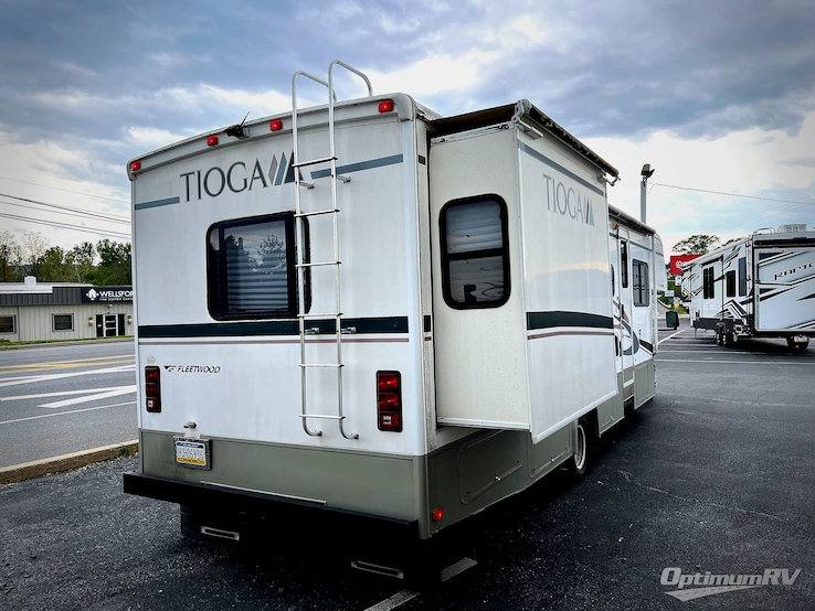 2006 Fleetwood Tioga 31M RV Photo 1