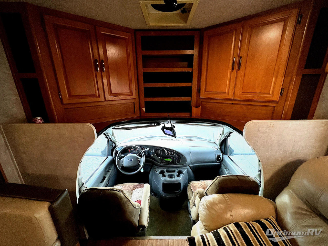 2006 Fleetwood Tioga 31M Photo 2