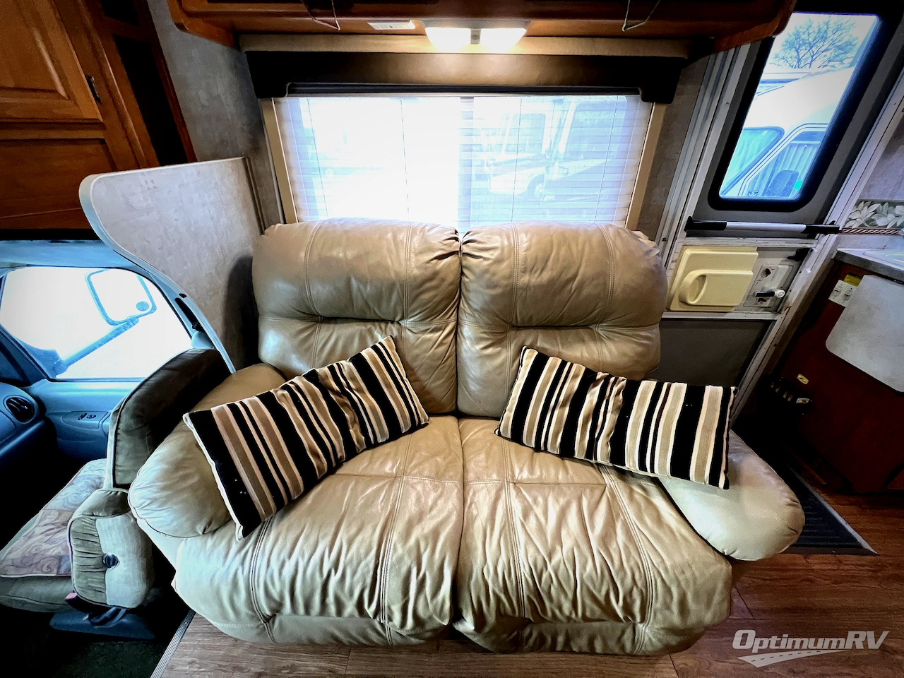 2006 Fleetwood Tioga 31M Photo 11