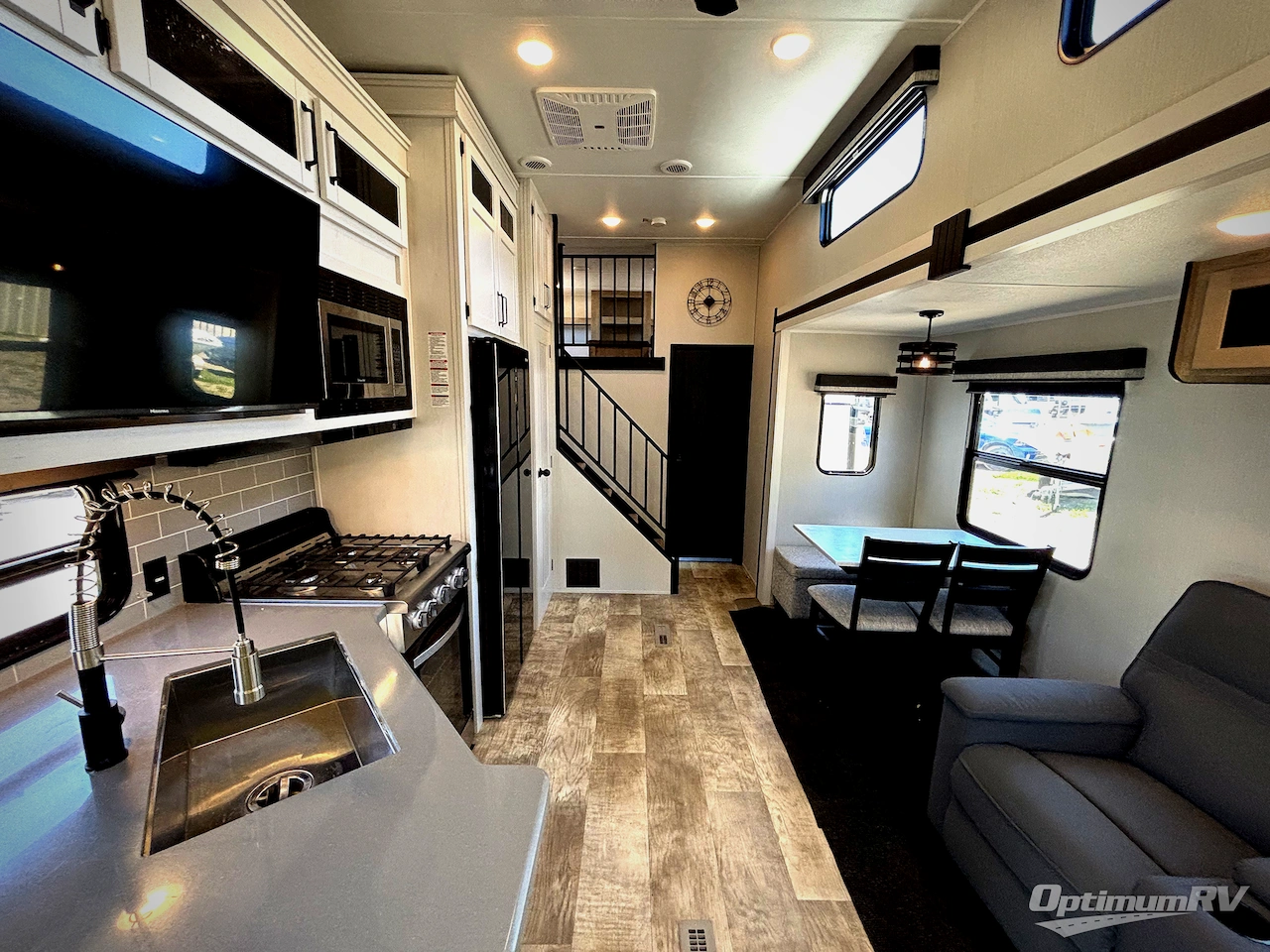 2025 Palomino Puma Destination 429LFT Photo 4