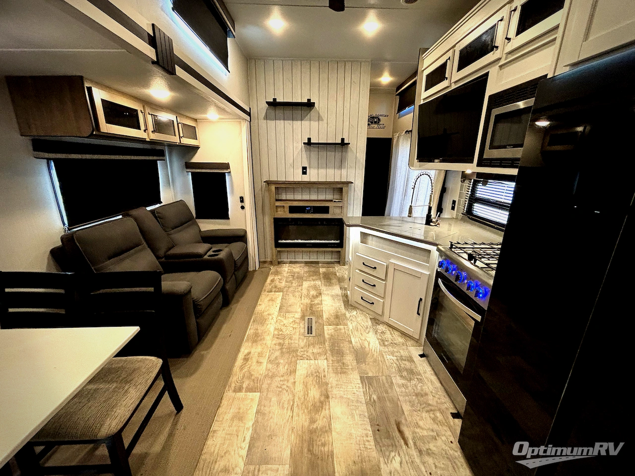 2025 Palomino Puma Destination 429LFT Photo 5