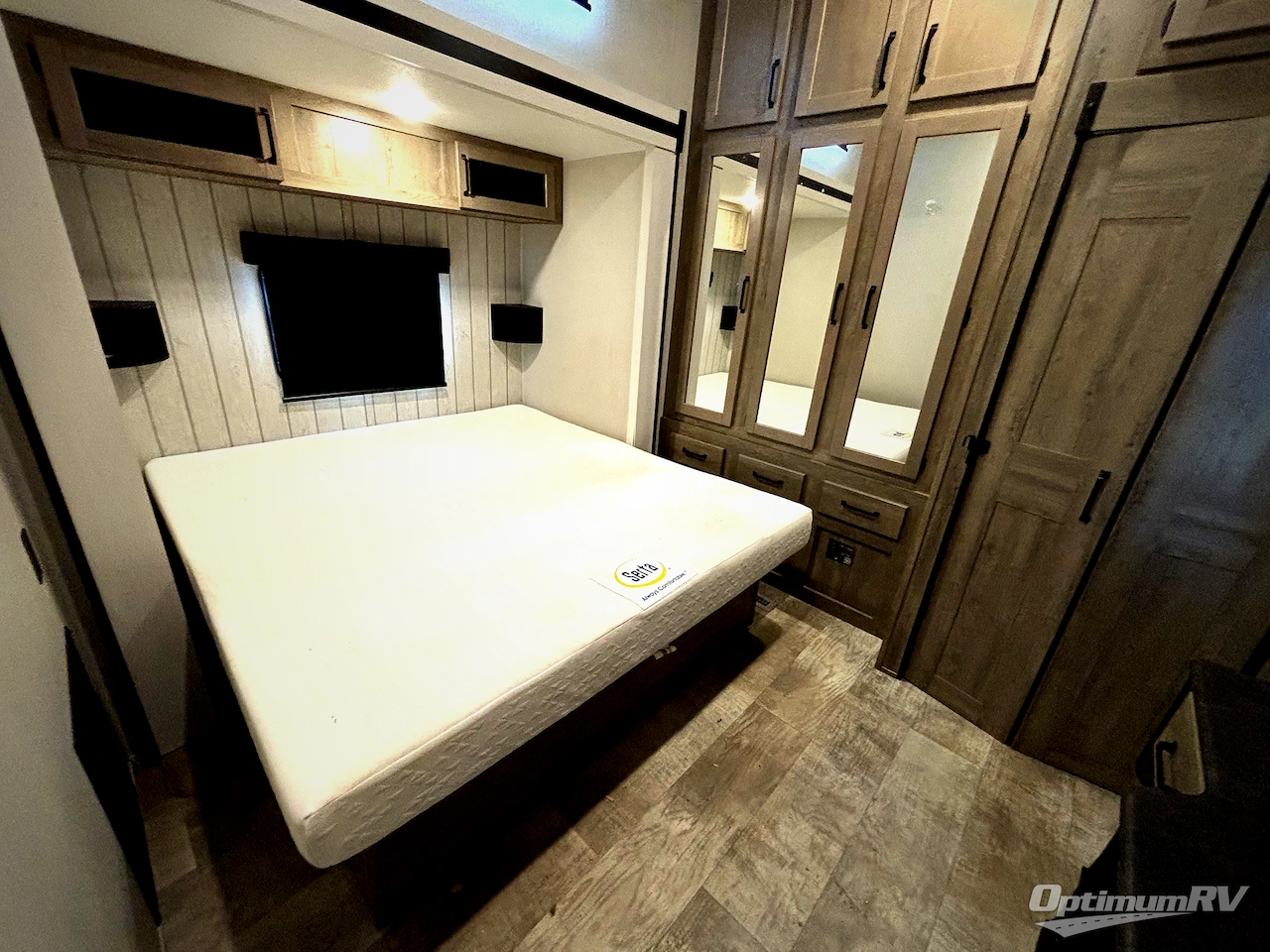 2025 Palomino Puma Destination 429LFT Photo 8