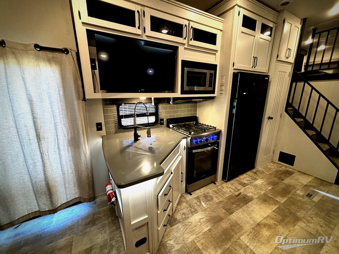 2025 Palomino Puma Destination 429LFT Photo 16