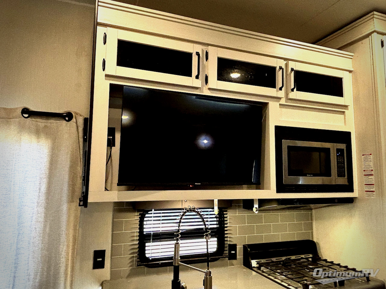 2025 Palomino Puma Destination 429LFT Photo 17