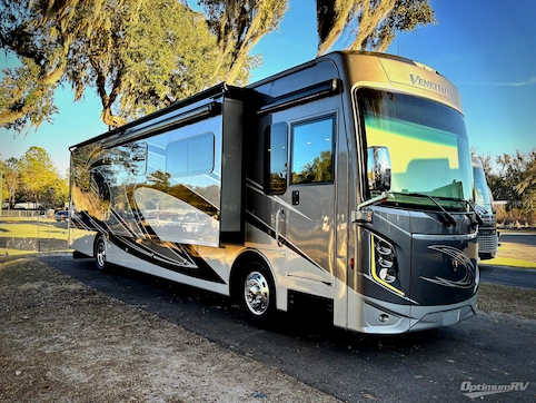 Used 2020 Thor Venetian R40 Featured Photo