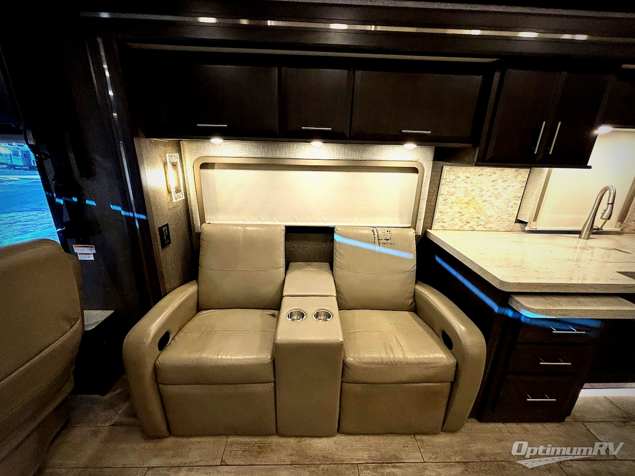 2020 Thor Venetian R40 Photo 10