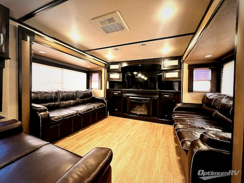 2017 Grand Design MOMENTUM 376TH RV Photo 2