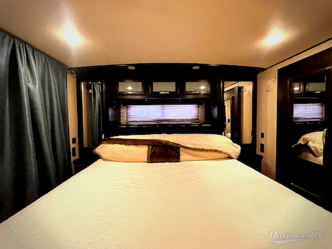 2017 Grand Design MOMENTUM 376TH RV Photo 4