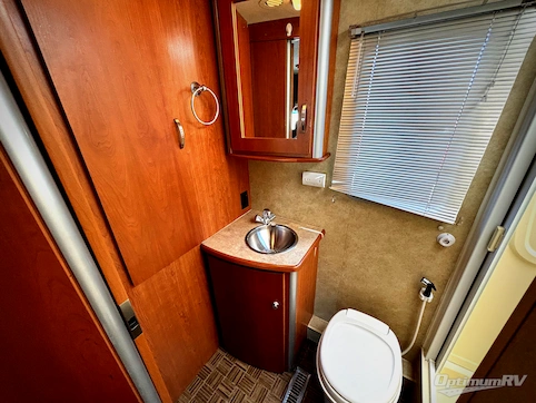 2008 Itasca Navion 24H RV Photo 4