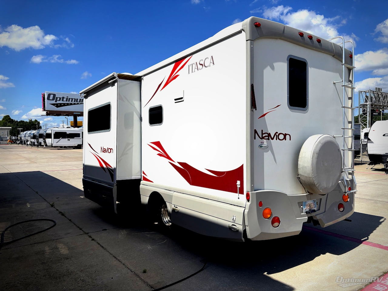 2008 Itasca Navion 24H Photo 3