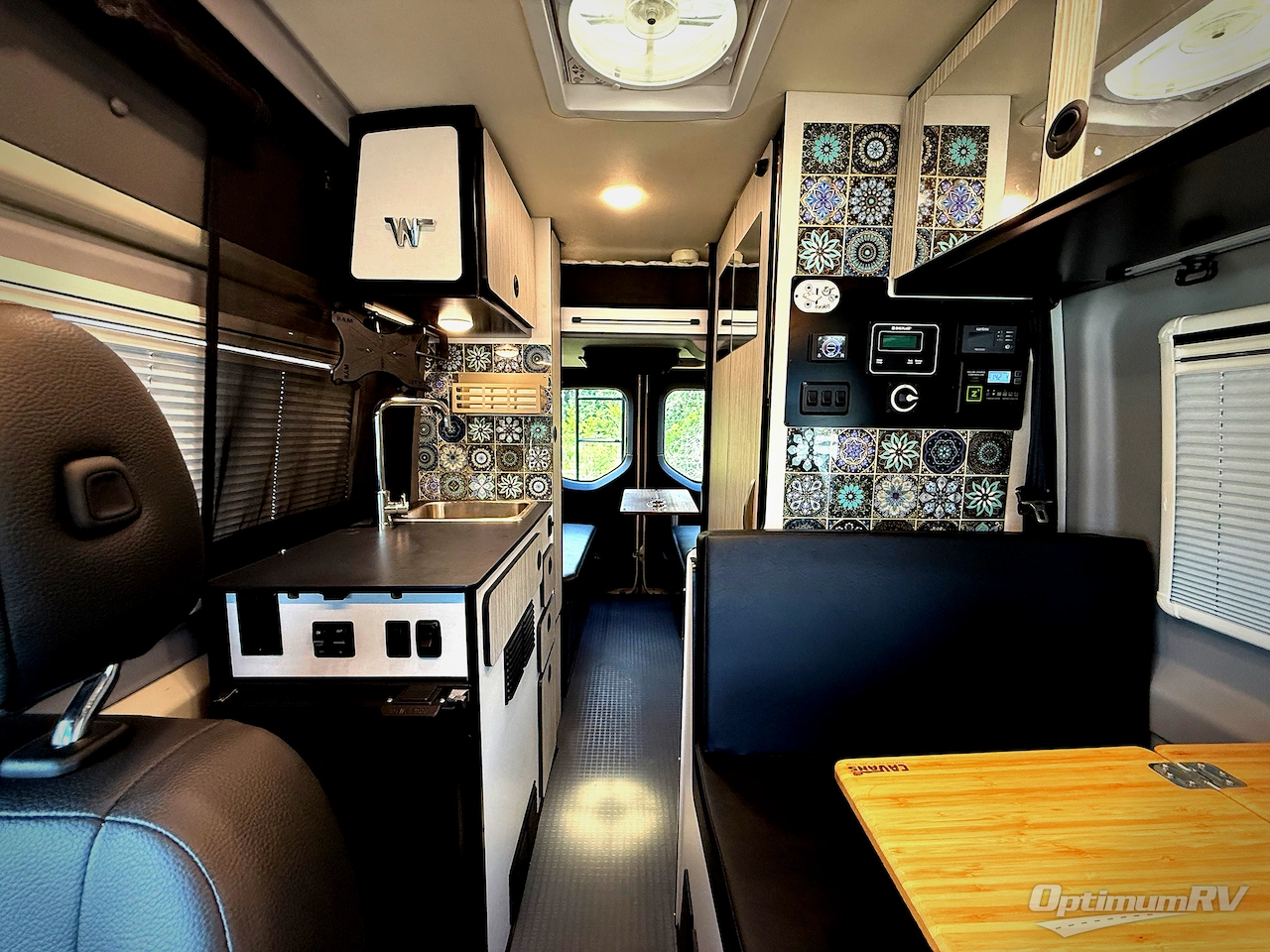 2023 Winnebago Revel 44E Photo 7