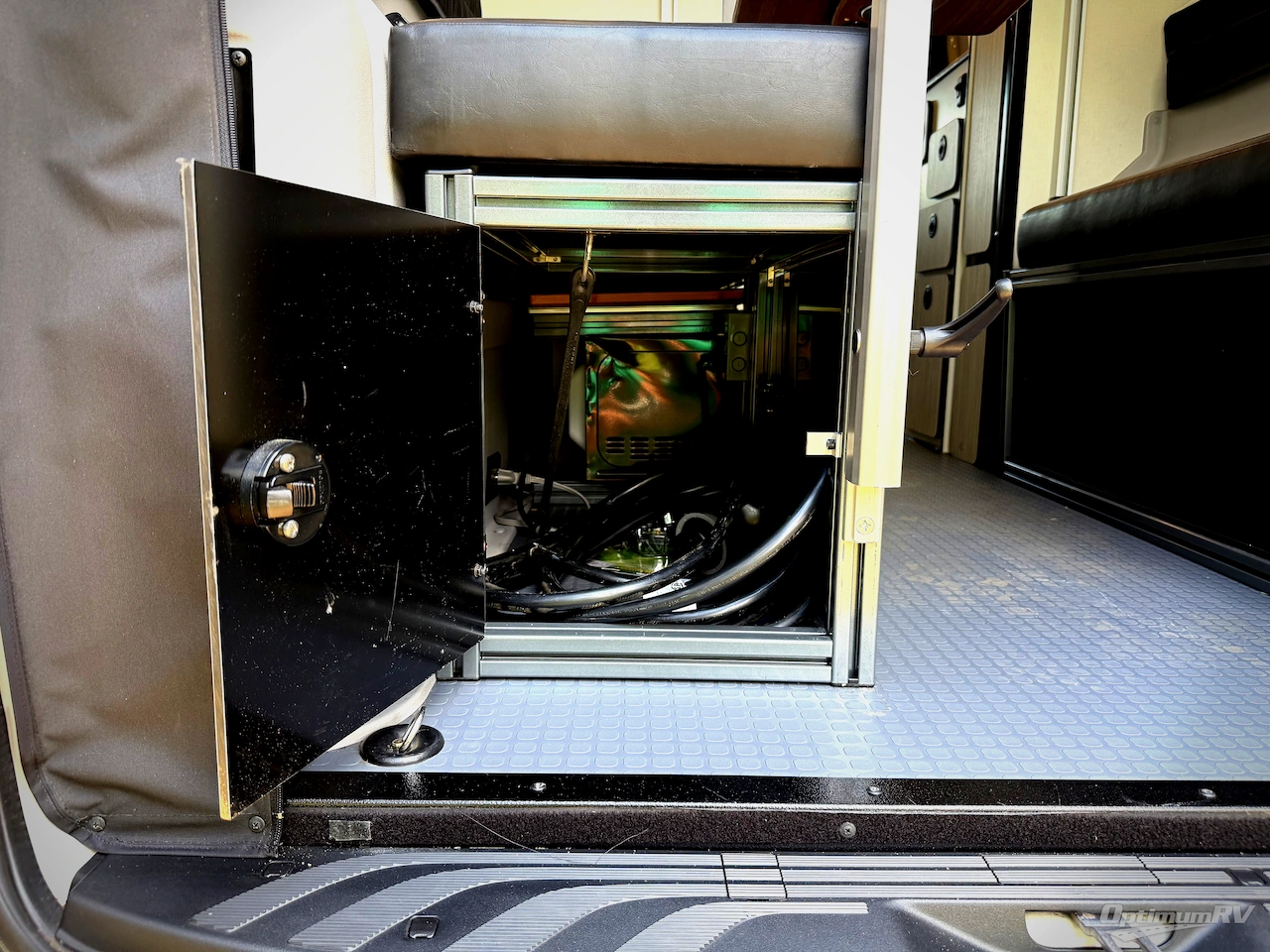 2023 Winnebago Revel 44E Photo 10
