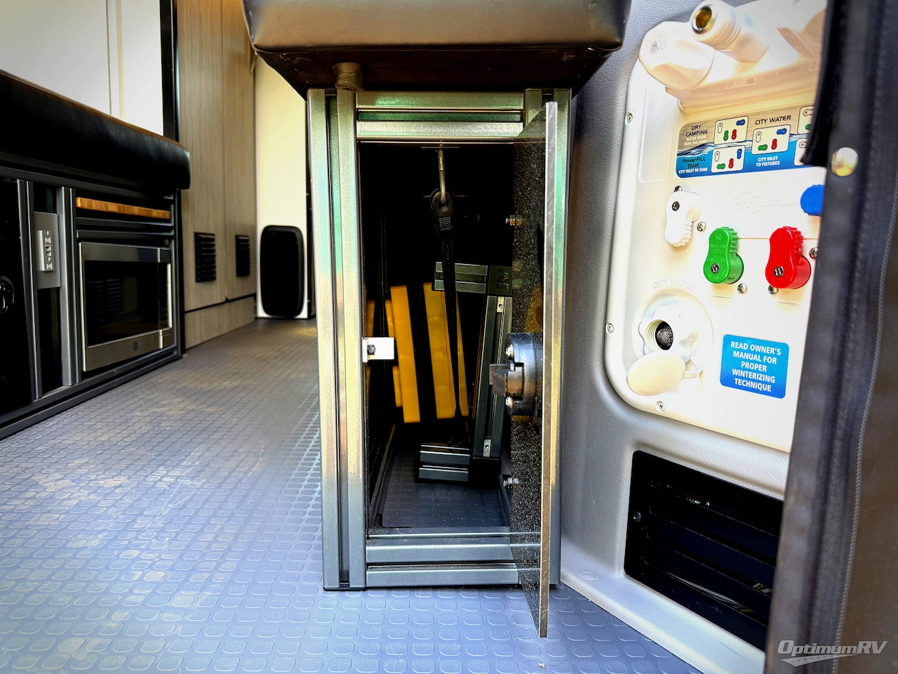 2023 Winnebago Revel 44E Photo 11