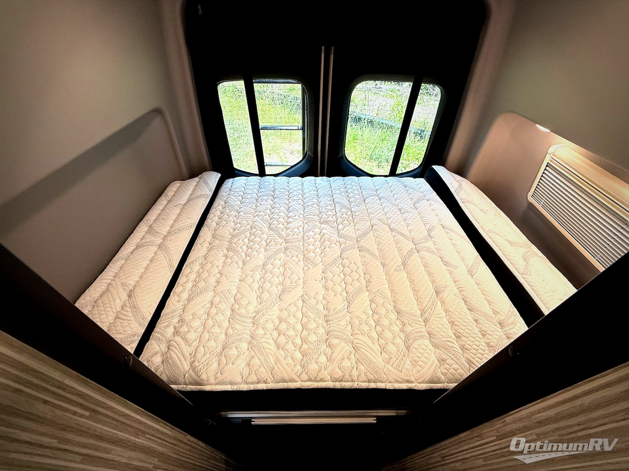 2023 Winnebago Revel 44E Photo 15