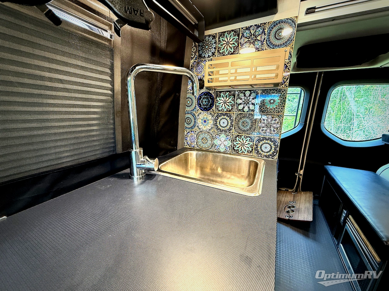 2023 Winnebago Revel 44E Photo 23