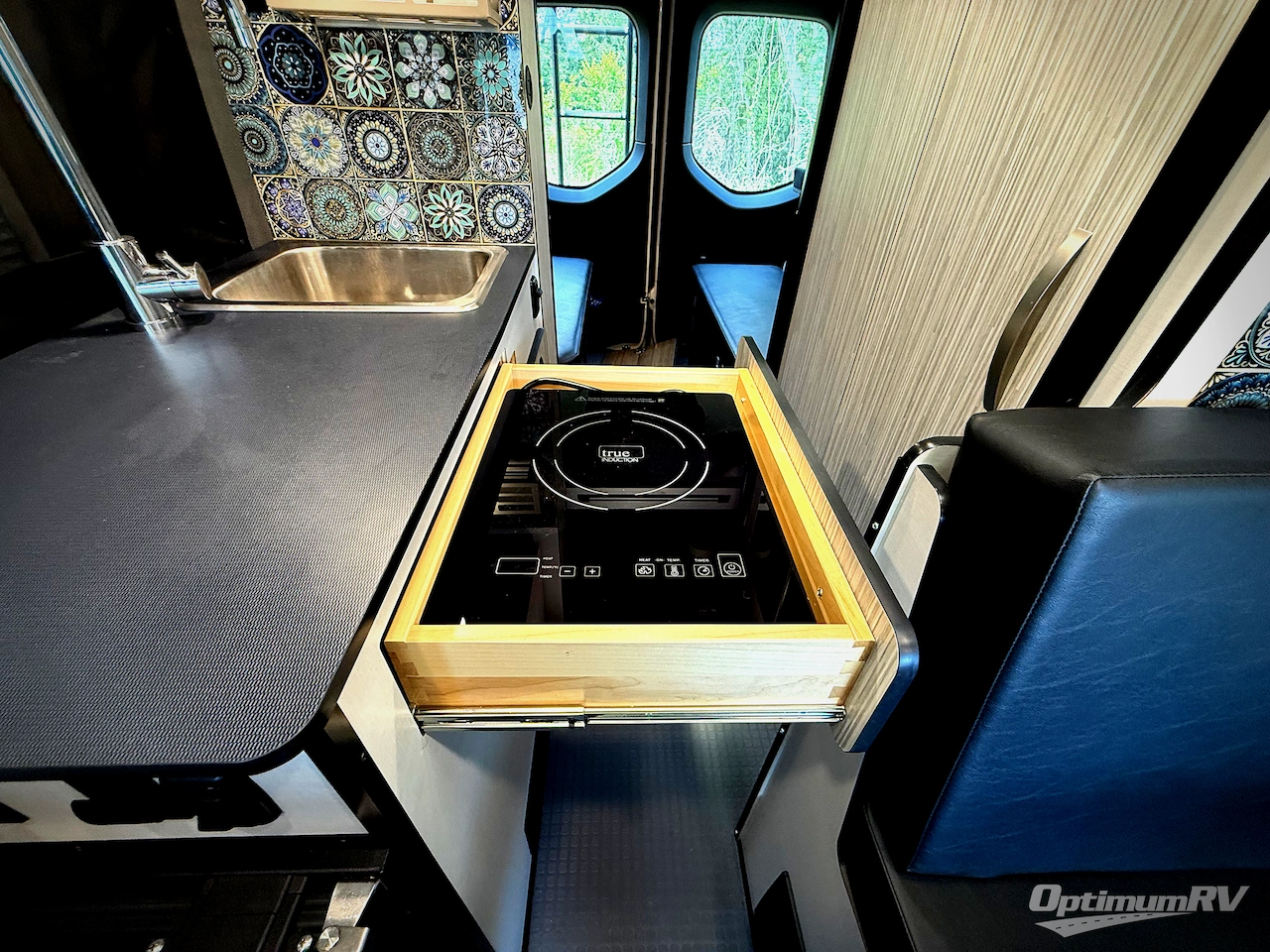 2023 Winnebago Revel 44E Photo 24