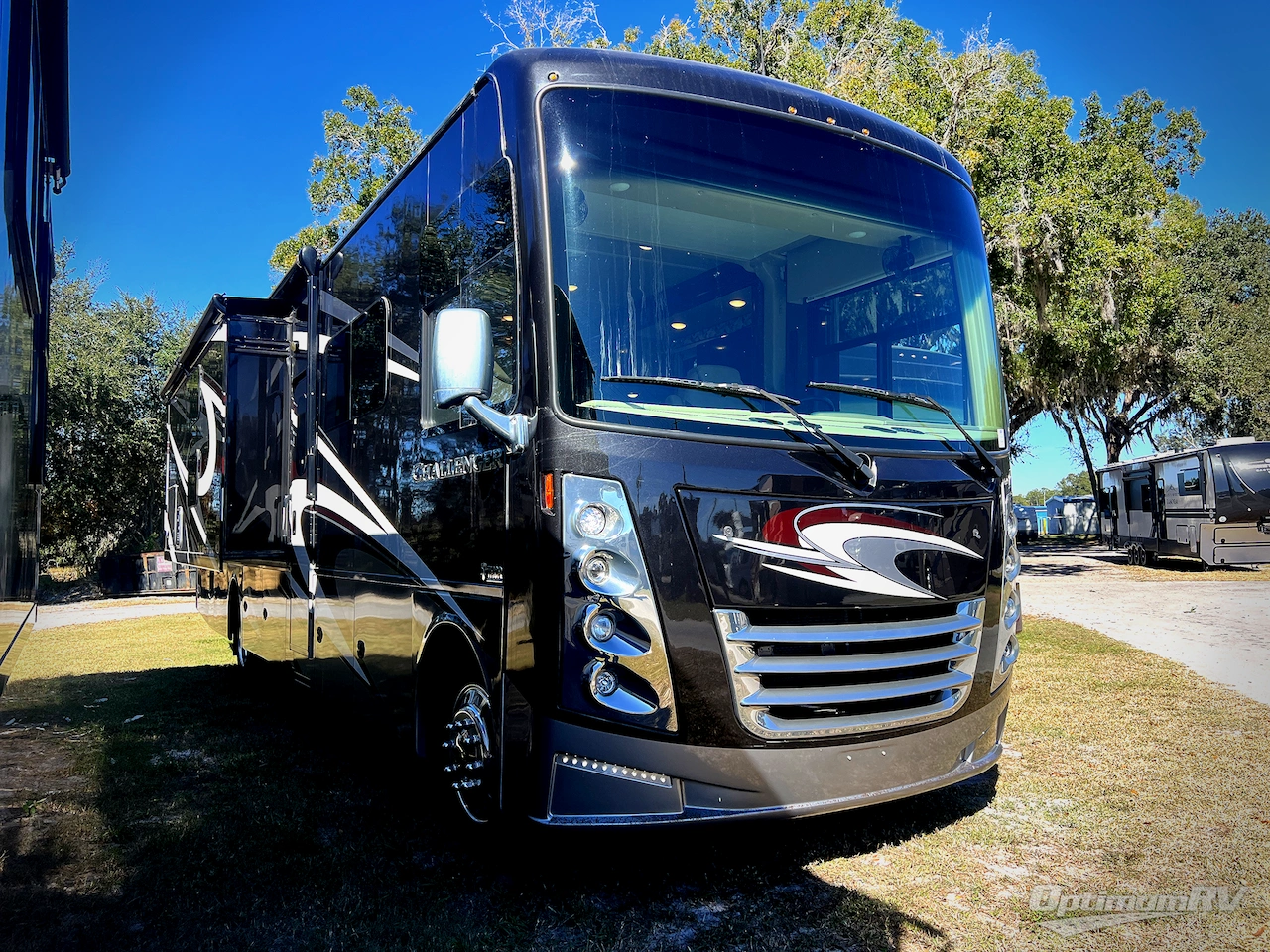 2020 Thor Challenger 37DS Photo 1