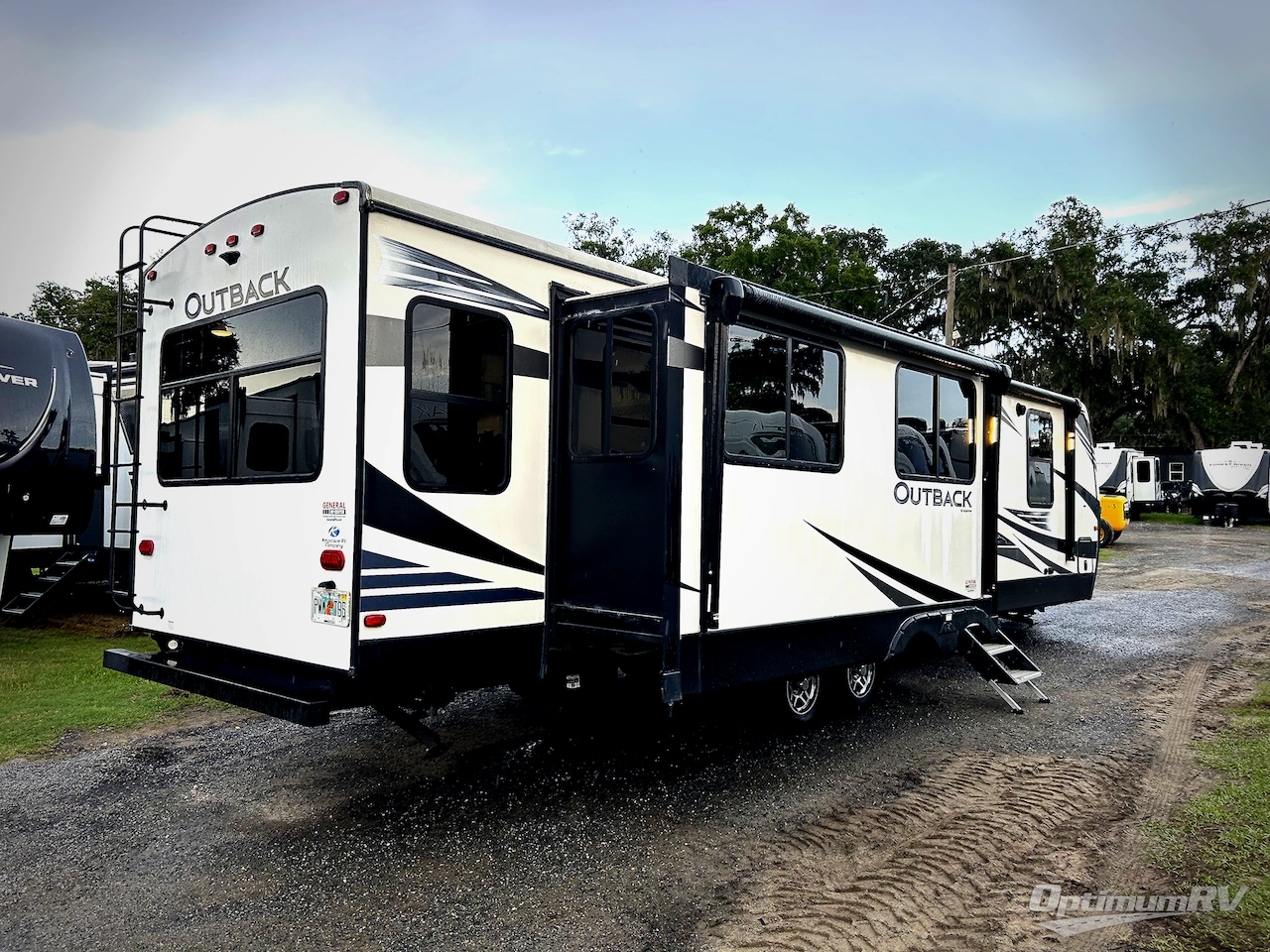 2020 Keystone Outback 328RL Photo 2