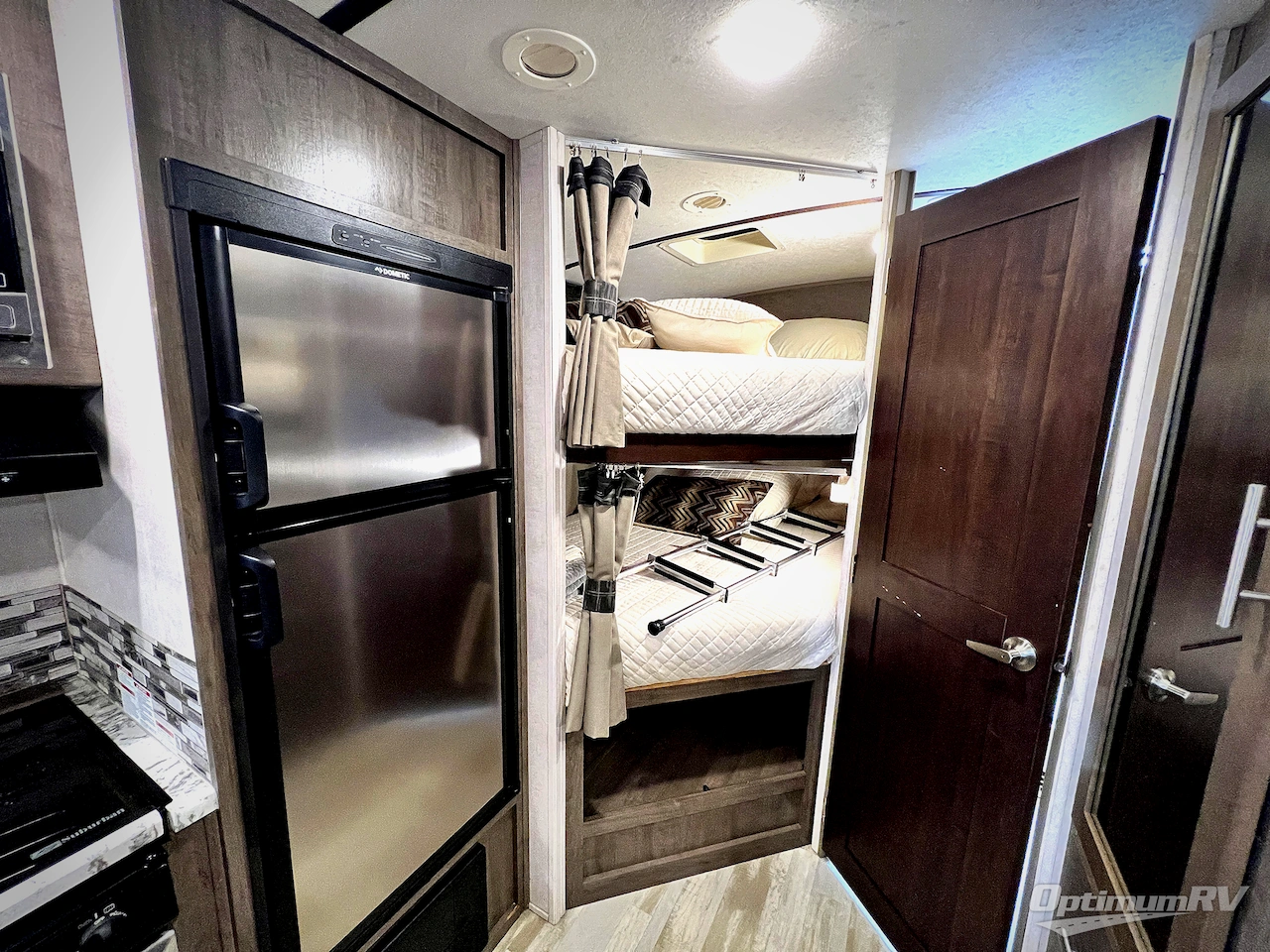 2018 Forest River Surveyor 245BHS Photo 9