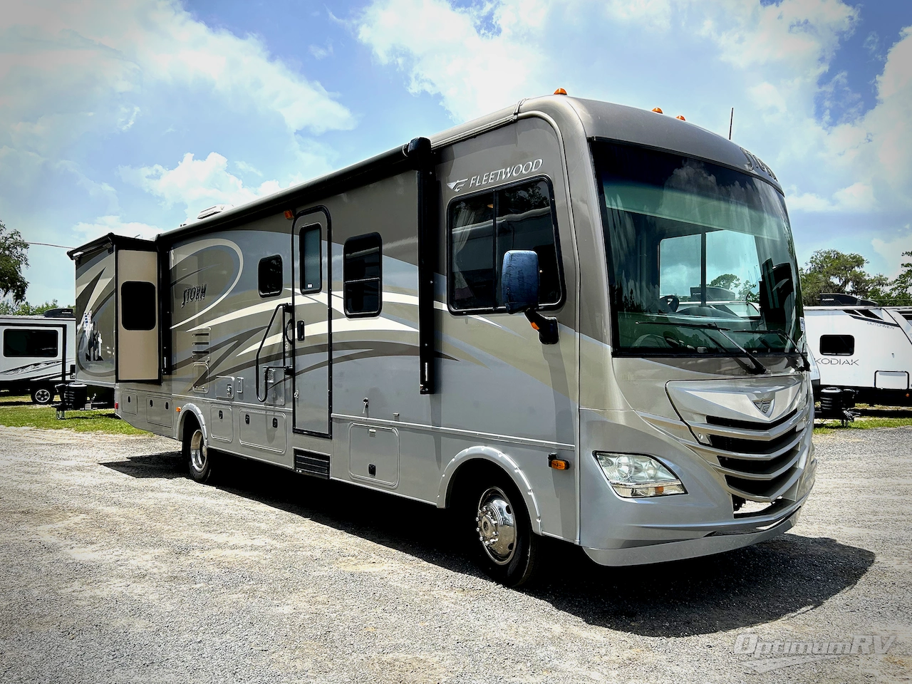 2014 Fleetwood Storm 32V Photo 1