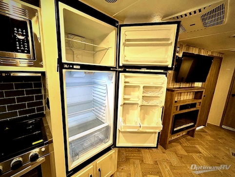 2022 Palomino Puma 26FKDS RV Photo 3