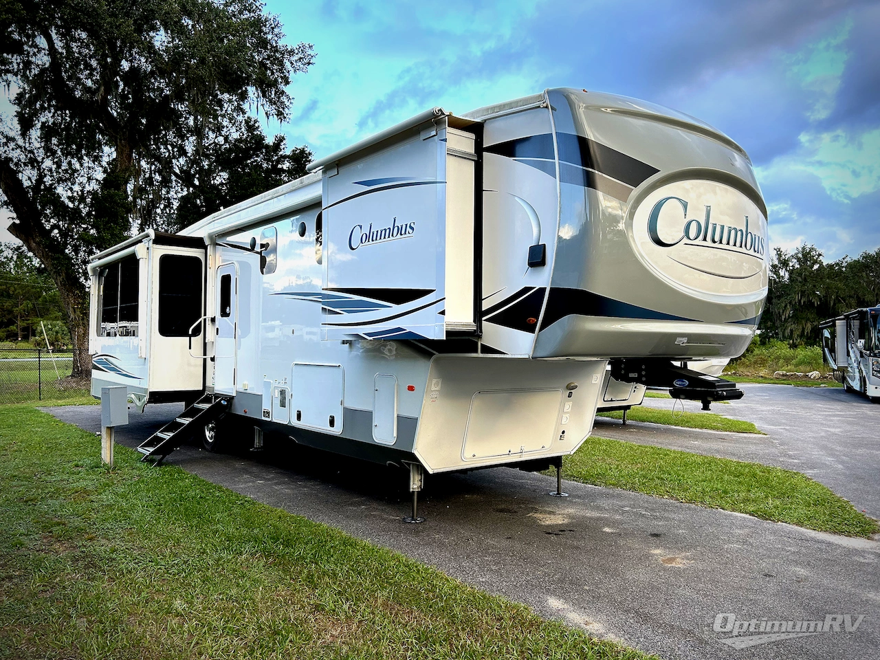 2022 Palomino Columbus 383FB Photo 1