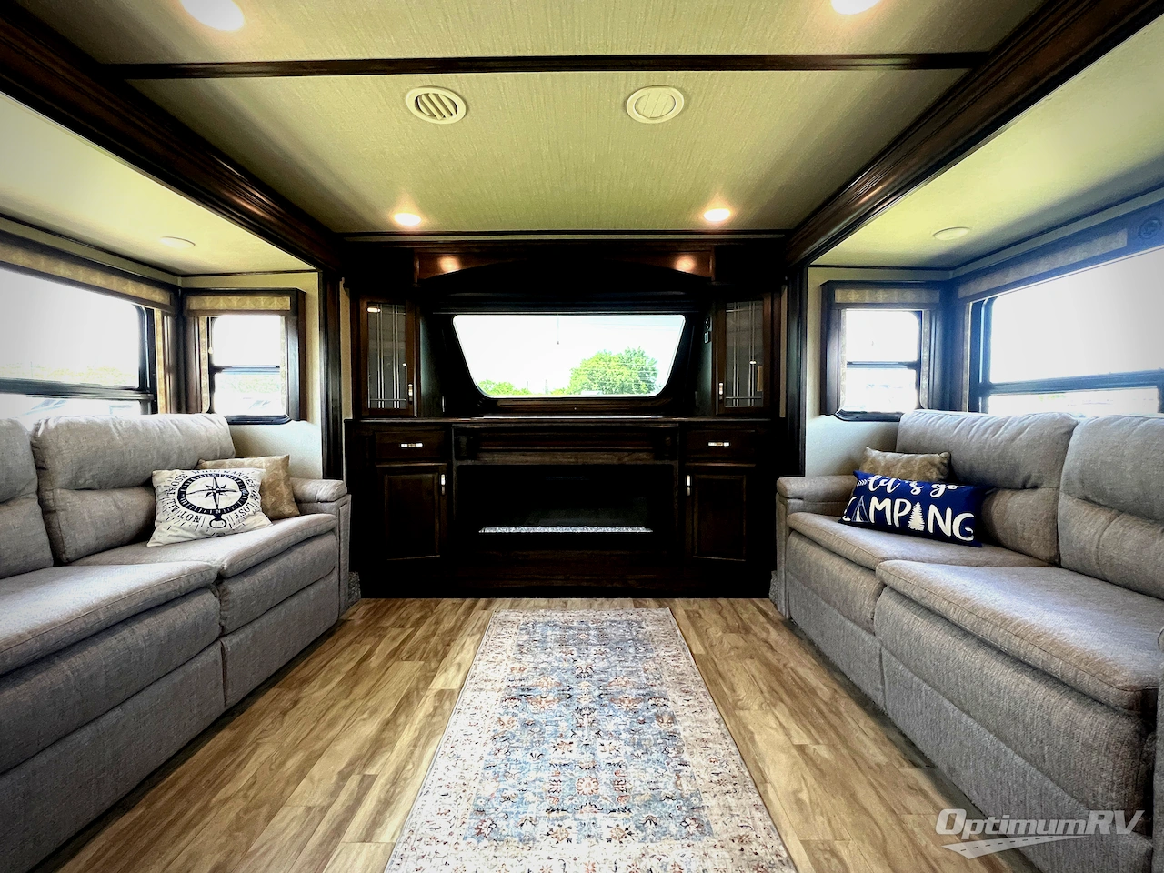 2020 Grand Design Solitude 380FL Photo 9